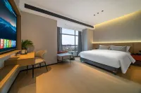 Puyang High-Speed Railway Station Pinyue Lixuan Hotel