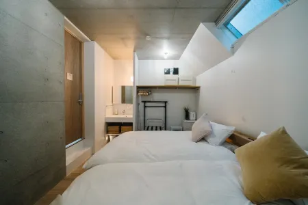 TOKYO CABIN Отели рядом с достопримечательностью «Seikei University»