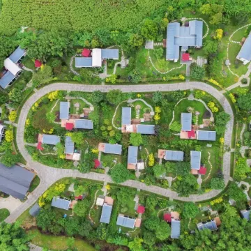 Luoping JiuLong Waterfall Lakeside Courtyard