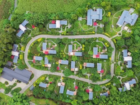 Luoping JiuLong Waterfall Lakeside Courtyard Отели рядом с достопримечательностью «Jiulong Waterfalls»