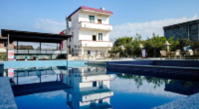 รีสอร์ทน้ำพุร้อนหยุนดวน