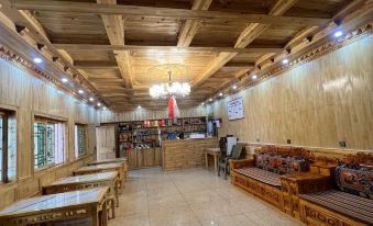 Banshan Yue Yi Lu Road Lihua Homestay (Zhonglu Tibetan Village)