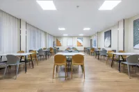 Rezen Select Hotel (Shennongjia Muyu Distribution Center)