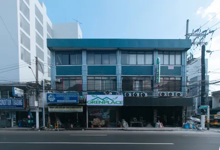 GREN PLACE near Baclaran Airport Road by RedDoorz Отели рядом с достопримечательностью «Нешнел Шрайн оф Ауэр Мотер оф Перпечуал Хелп»