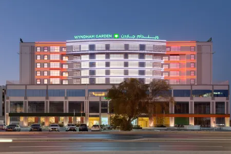 Wyndham Garden Muscat Al Khuwair Отели рядом с достопримечательностью «Qurum Beach»