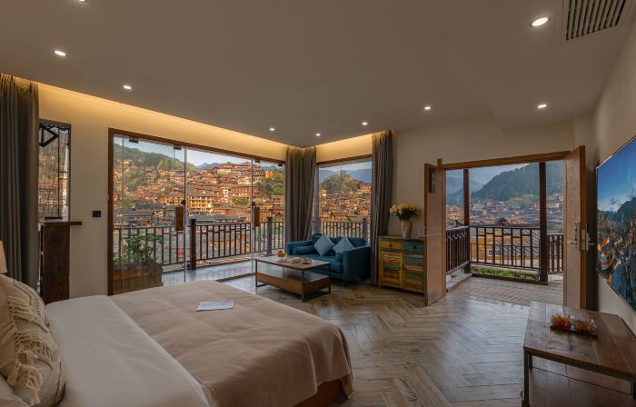 Xijiang Wants to stay in  Light Luxury Hotel (Observation Deck Branch)