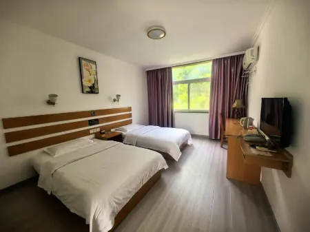 No.9 Apartment Hotel (Chaohu City Zhiguang Branch) Отели рядом с достопримечательностью «Ziwei Cave»