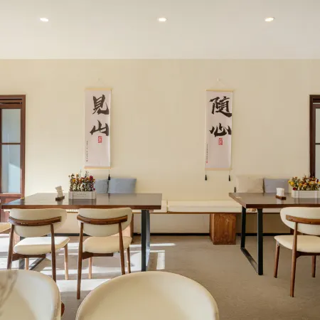 Aden ZhiShanXia hotel