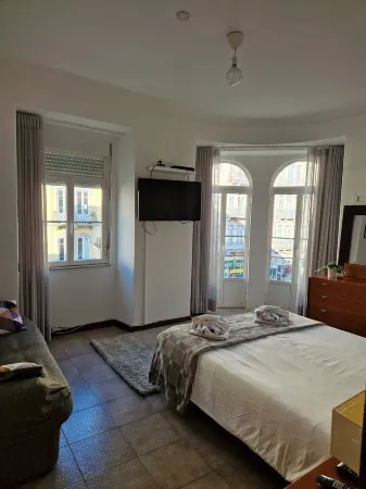 Zuni Guest House Отели рядом с достопримечательностью «Национальная библиотека Португалии»