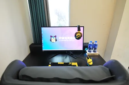 Ningmeng E-Sports Hotel (Zhudu Avenue) Отели рядом с достопримечательностью «Colorful Waterfall»