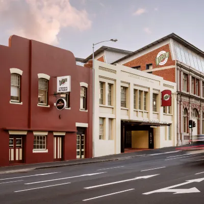 The Old Woolstore Apartment Hotel Hotels near Art Mob