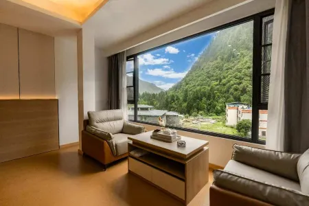 Mulberry Oxygen Supply  Hospital Отели рядом с достопримечательностью «Xiaonong Base camp»