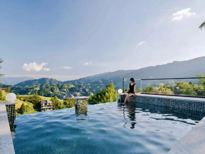 Chenyunxuan·Cloud Pool Panoramic Hotel (Jinfo Ding No.3 Observation Deck Branch)