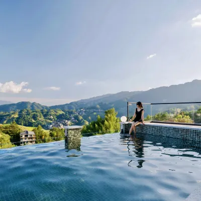 Chenyunxuan·Cloud Pool Panoramic Hotel (Jinfo Ding No.3 Observation Deck Branch) Hotels near Golden Buddha Peak View Point