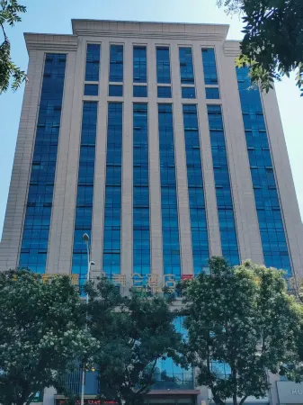 Meilun Hotel Отели рядом с достопримечательностью «Longdong University»