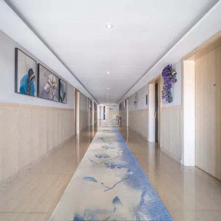 Huayi Chinese Inn (Xinyang Railway Station)