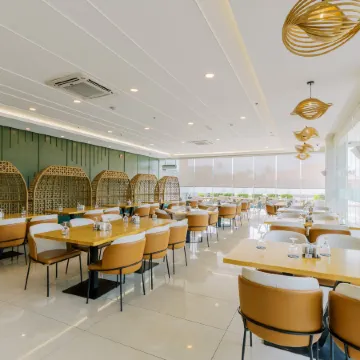 Roy's Hotel and Convention Center