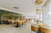 Roy's Hotel and Convention Center Hotels in Баколод