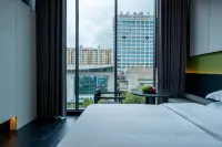 SFEEL設計師旗艦店（昆明同德廣場穿金路地鐵站店） - 設計師酒店