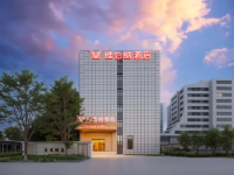 Vienna Hotel (Qinhuangdao Gold Dream Bay Qinhuang Eye) Hotels near Xinao Underwater World