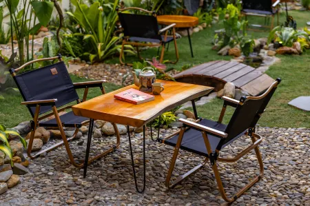 Quan Tro Thanh Xuan Homestay Отели рядом с достопримечательностью «Doi Duong Beach»