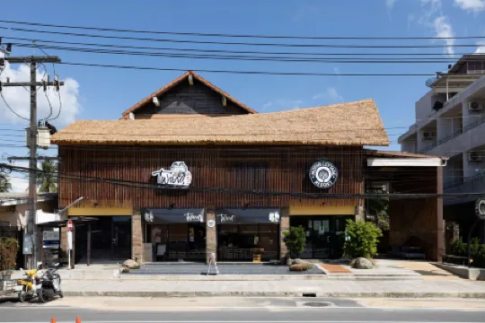 Motive Cottage Resort Отели рядом с достопримечательностью «Small Sandy Beach»