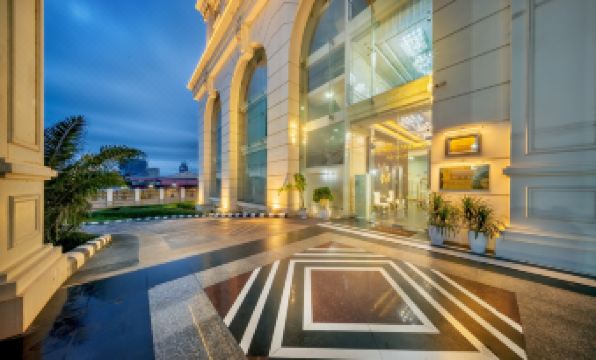 ST Hotel Wattay Airport - Housity