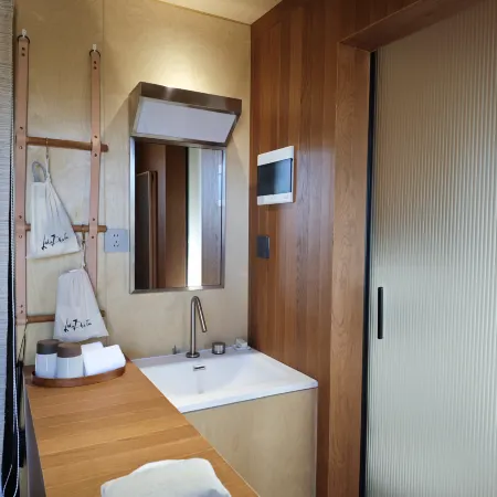 Ngawa Azara Nomad Wild Hope Camping Hotel