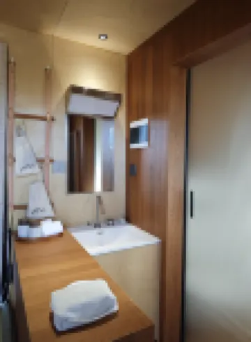 Ngawa Azara Nomad Wild Hope Camping Hotel