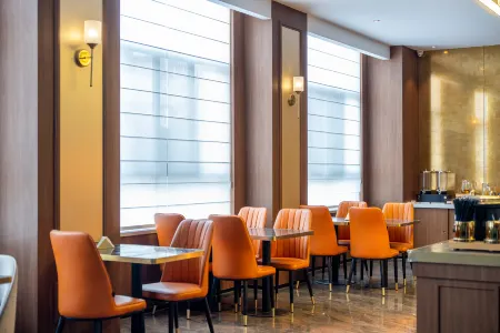 chengjing Life Hotel (Shanghai Pujiang Shendu Road Metro Station) Отели рядом с достопримечательностью «Auxiliary Wharf of Shuitou International Rock City»