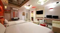 From H Rubens Hotel Mokpo Pyeonghwa Square - parking