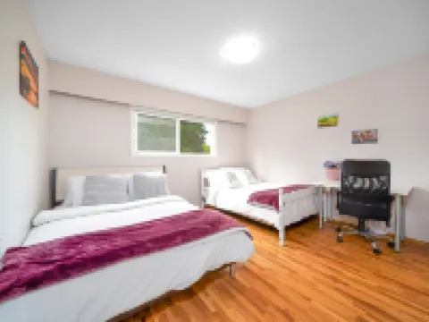 Gorgeous garden 3BR short or long term rental Hotels in Surrey