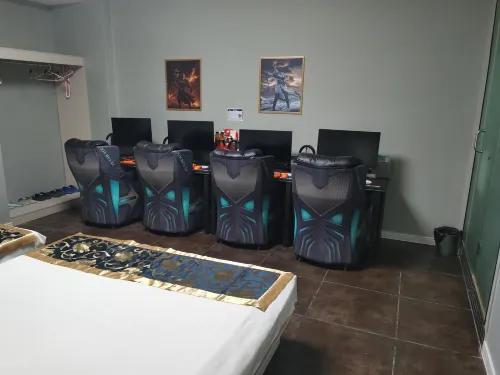 Eden Network Hotel (Harbin Songbei Commercial University Shop) - Esport