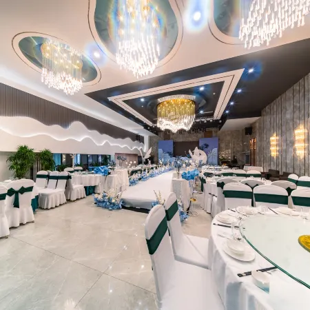 Puyue Riverside Hotel (Lanzhou Center Qilihe Subway Station)