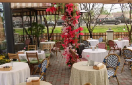 Mosh Mosh Boutique Hotel Hotels near First President park