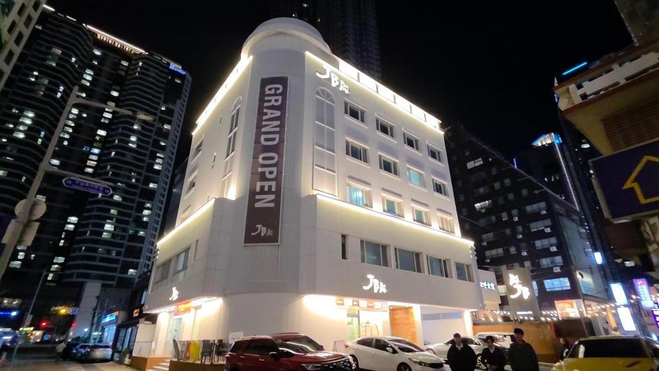 เจบี พลัส โรงแรม