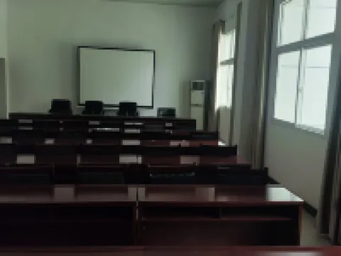 Le'an Royal Court Hotel (Sijiu Square Le'an Bus Station) Hoteles en Le'an