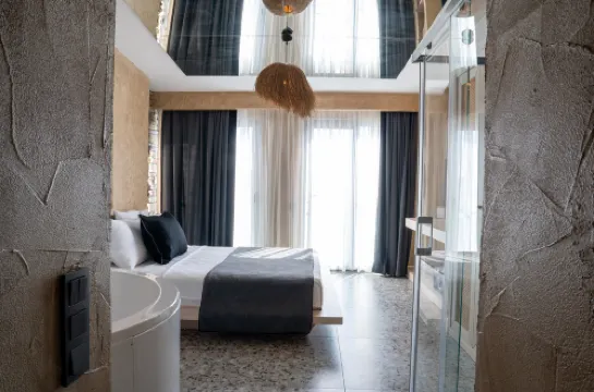 ลัคกี้ มังกี้ มิดิ โฮเทล