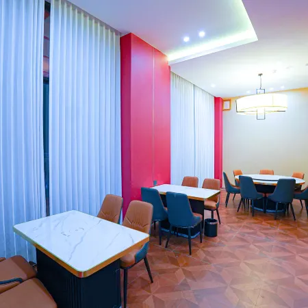 Yunshang Zangjia Hotel (Daofu Medicinal Clay Sculpture Art Museum)