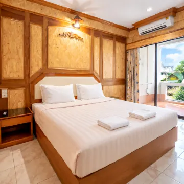 ฉัตรสุรีย์แมนชั่น Chatsuree Mansion โรงแรมใกล้โรงเรียนนารีนุกูล