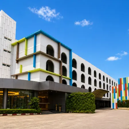 RD Hotel Отели рядом с достопримечательностью «Ват Бангкхуннон»