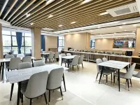 Zhongsheng Business Hotel - parking