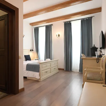 Casa Chitic - Hotel & Restaurant- STR Nicolae Balcescu 13