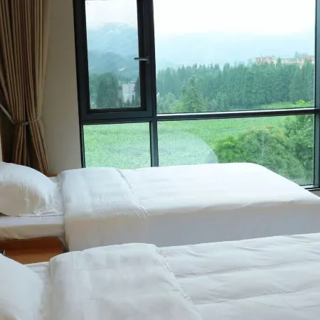 Cloud Moon Homestay (Wumeng Grass Plain)