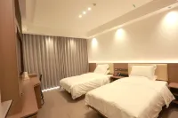 Yuyang Smart Hotel (Grassland Sky Road) - parking