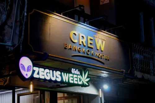 Crew Bangkok Hostel - bar