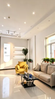 Warm Sun · SunnyHaven | Leisure Homestay (Wudan Bus Station) - parking