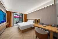 Starway Hotel (Urumqi Yangzijiang Road Hetian Second Street Branch) - balcony
