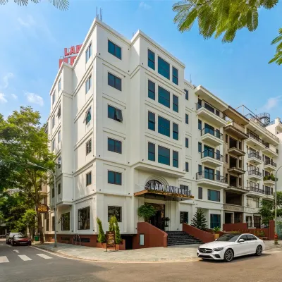 Lam Anh Hotel 11 Long Bien Hotel dekat Danau Sai Dong