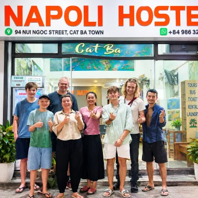 Napoli Hostel Cat Ba Отели рядом с достопримечательностью «Пляж Кат-Ко 3»